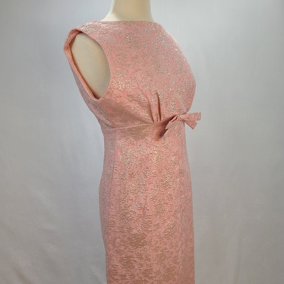 1960s Vintage Dress Pastel Pink Iridescent Jacquard Fabric Floral Design (SZ 6) - Picture 8 of 17
